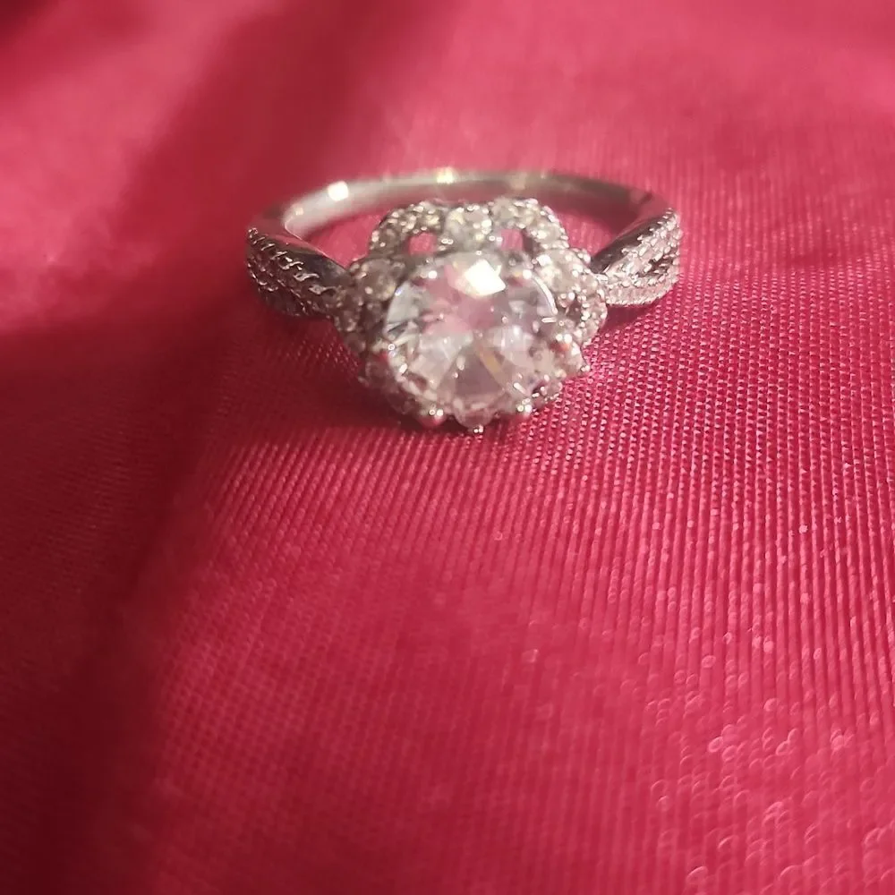 .925 Silver Women's Ring with moissanite stone Size 7